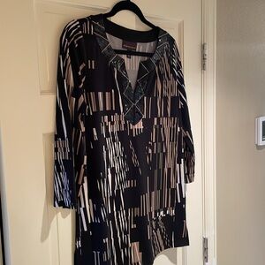 Dana Buchman Blk/Taupe/White Abstract Jersey Tunic w/Sequin Embellishment - Sml